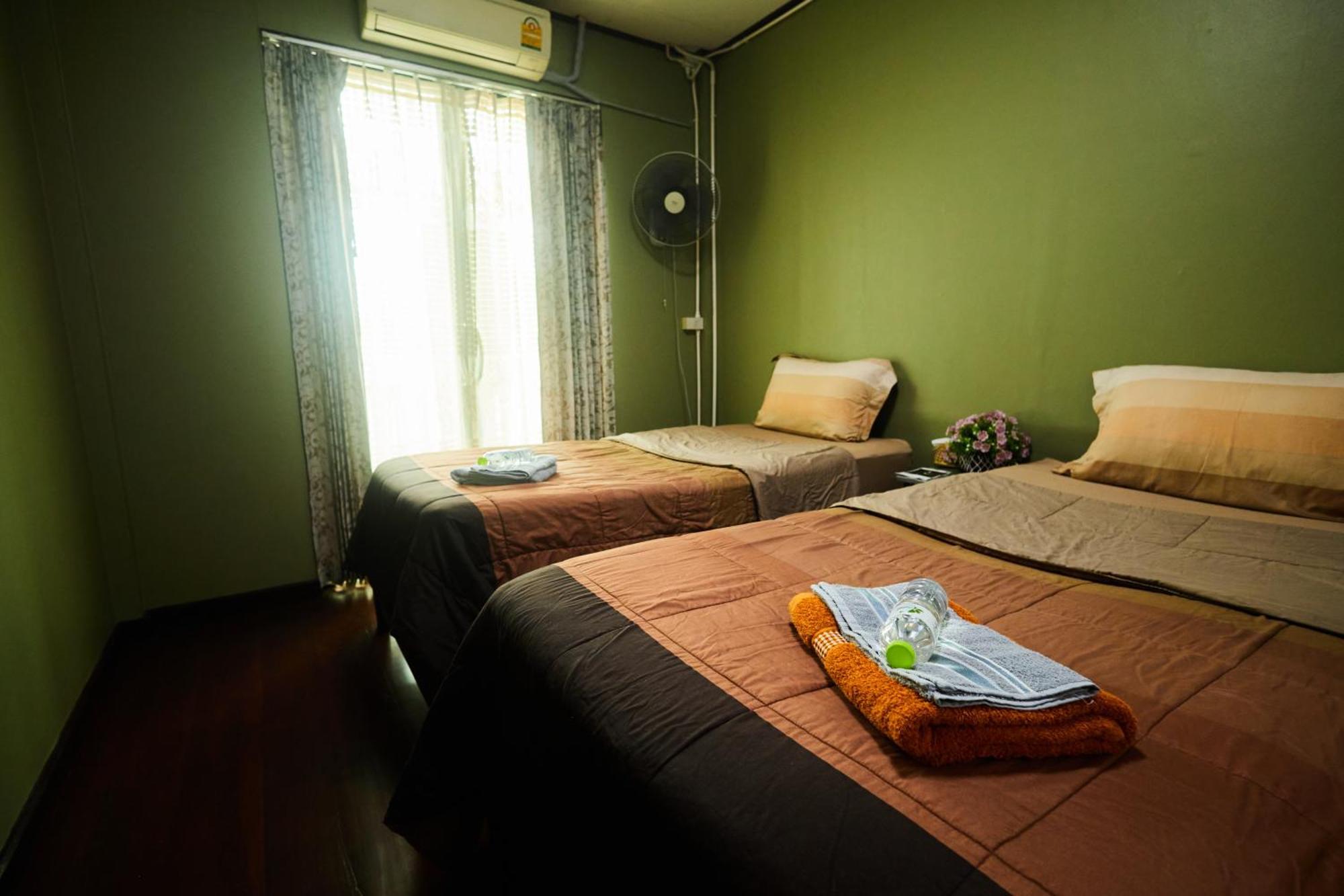Chommuang Guest House Ayutthaya Ruang foto